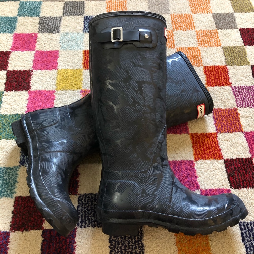 HUNTER Leopard Tall Insulated Rain Boot LIKE NEW